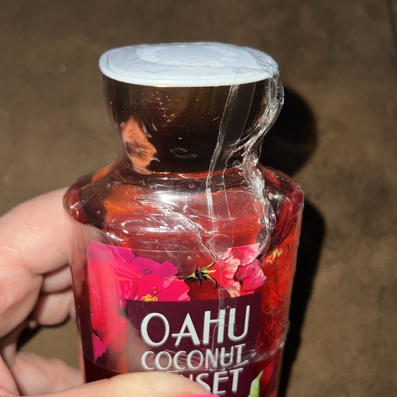 Bath & Body Works Oahu Coconut Sunset Shower Gel - Picture 4 of 4